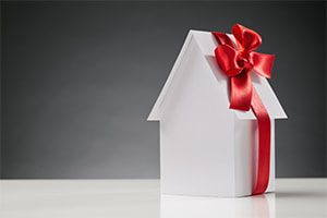 3 Facts About a Home Maintenance Agreement: The Gift That Keeps Giving All Year Round