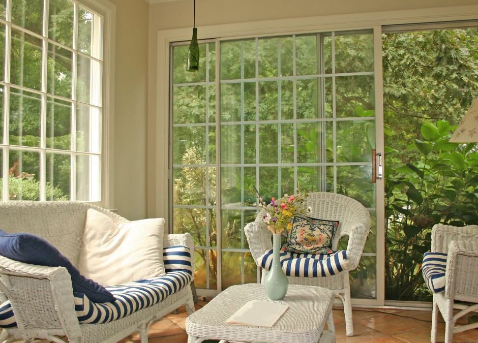 3 Crafty Ways to Keep Your Sunroom Cool This Summer